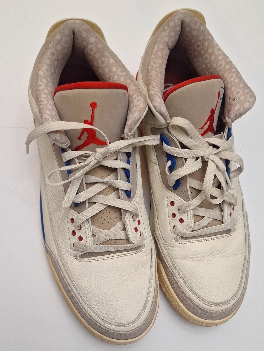 Nike Men’s White Sneakers with Red and Blue Accents
